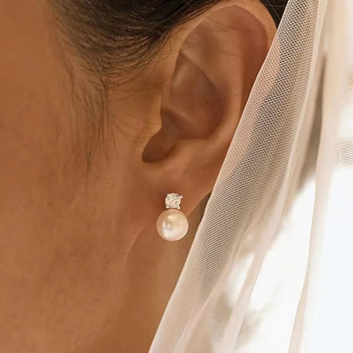 Sola Pearl studs :  18k PVD plated