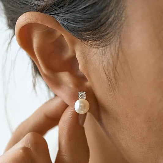 Sola Pearl studs :  18k PVD plated