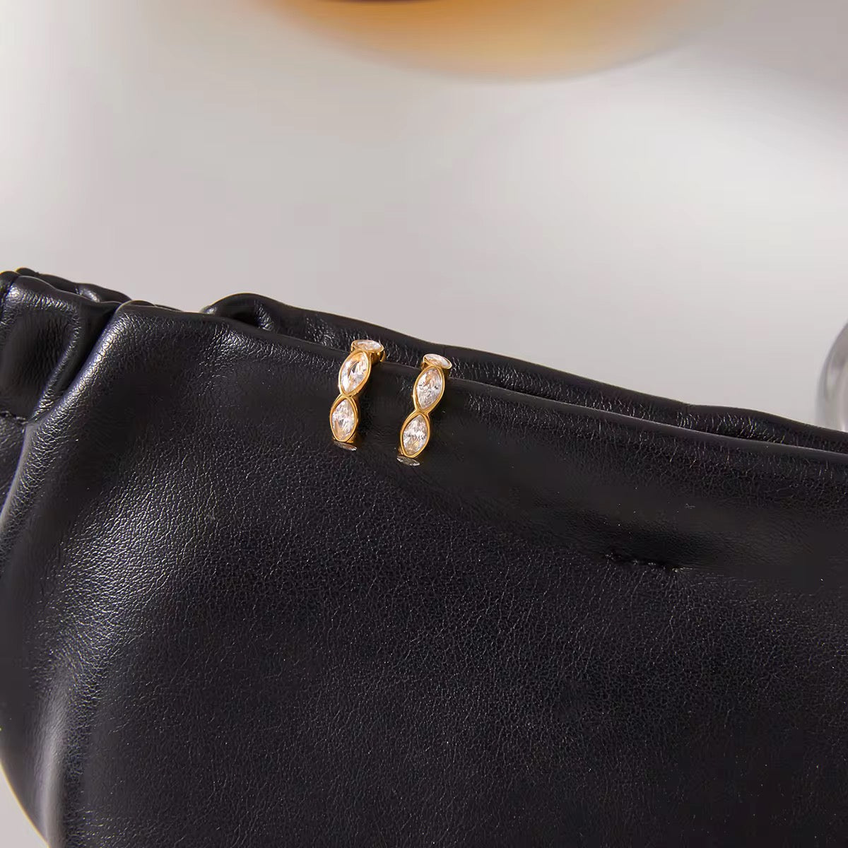 Mist earcuff : 18kt real gold pvd plated