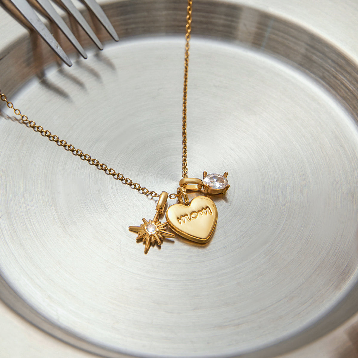 Mom Necklace :  18k PVD plated