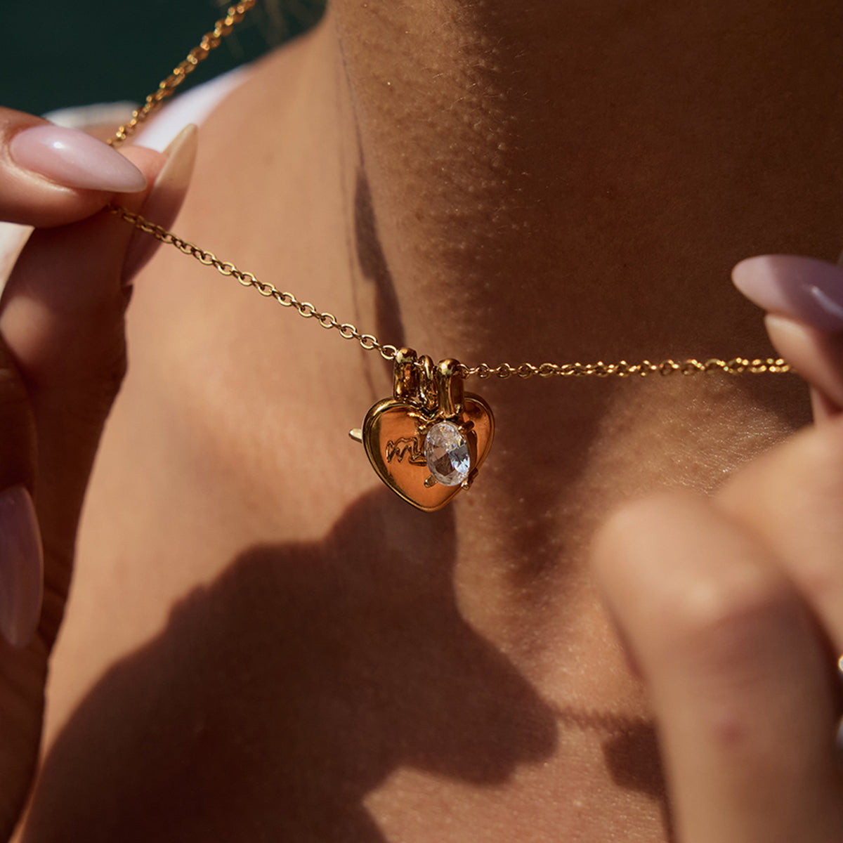 Mom Necklace :  18k PVD plated