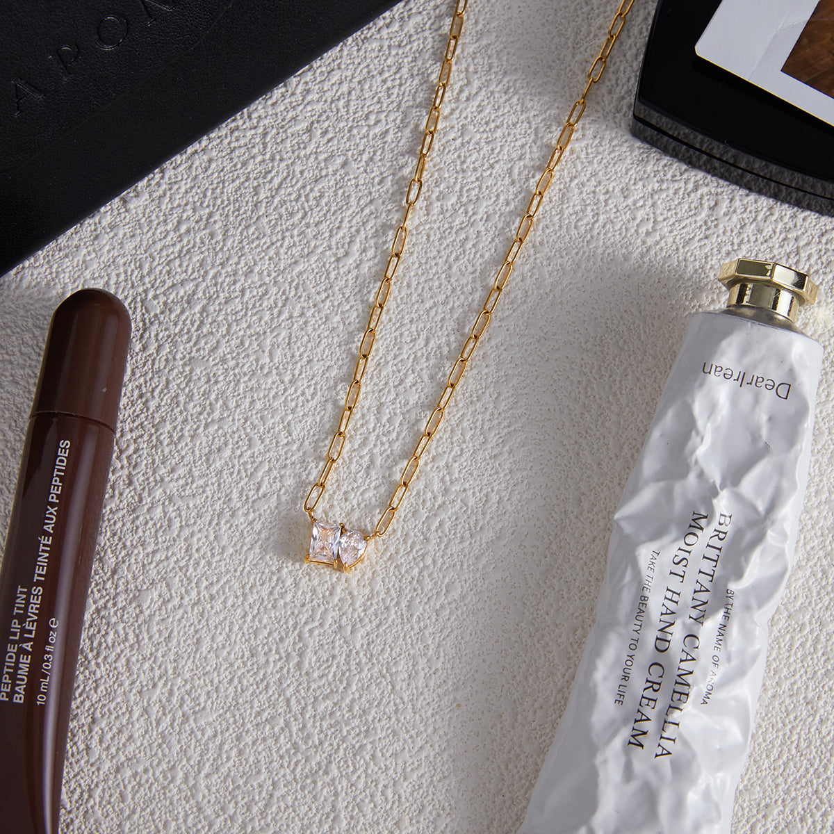 Moira Necklace :  18k PVD plated