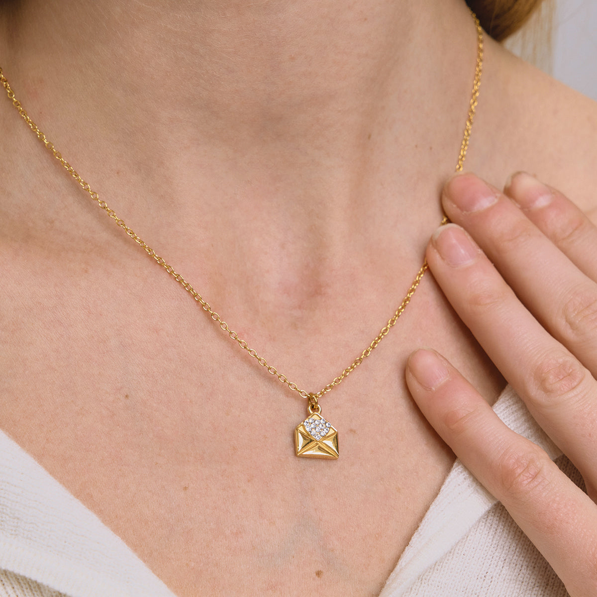 Dune Glow :  18k PVD plated necklace