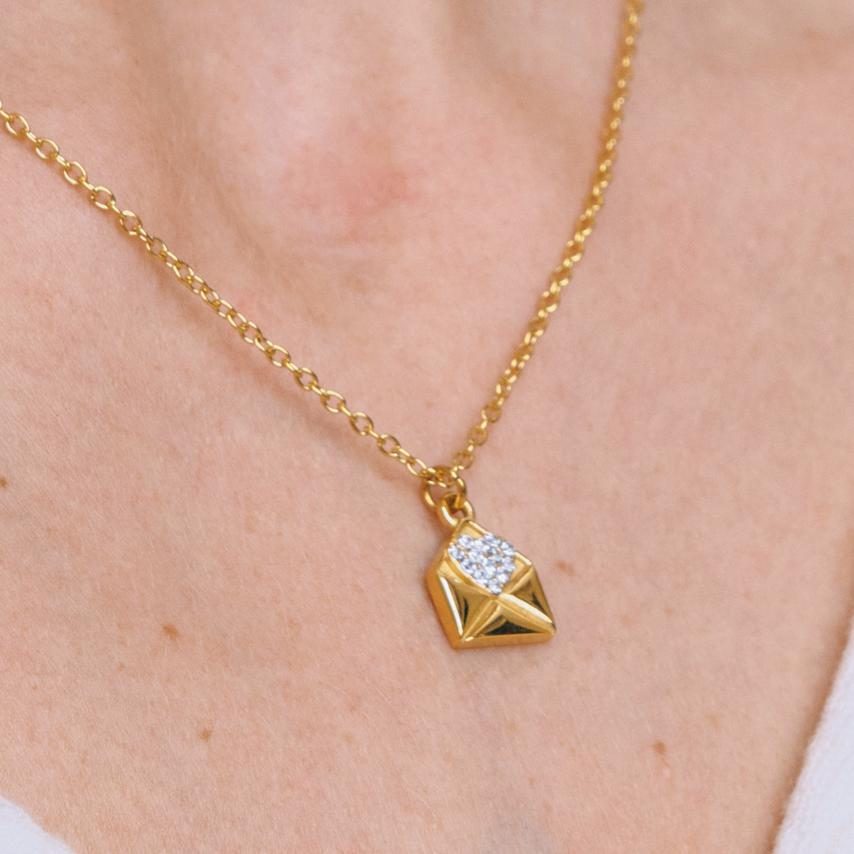 Dune Glow :  18k PVD plated necklace