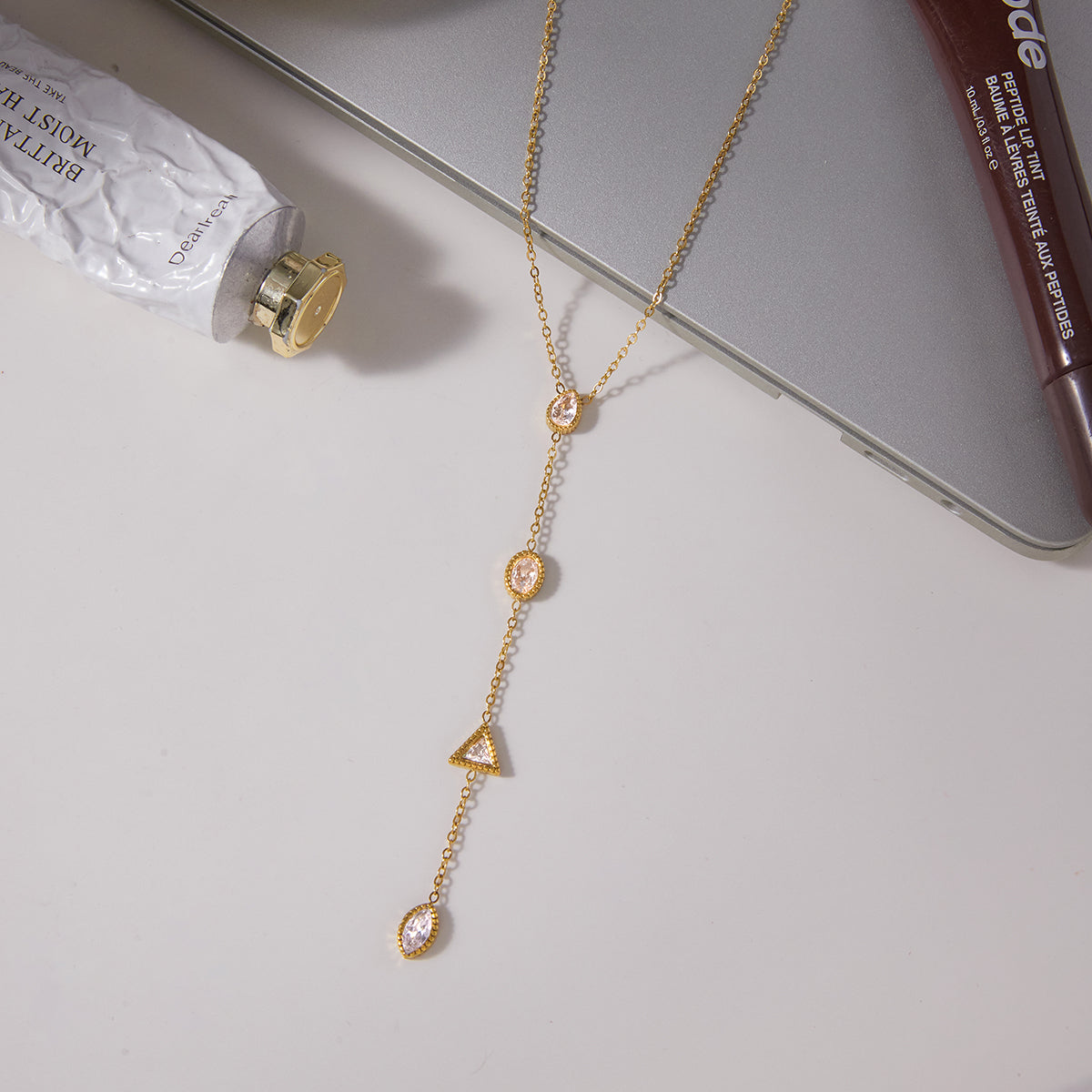 Sora Necklace :  18k PVD plated necklace