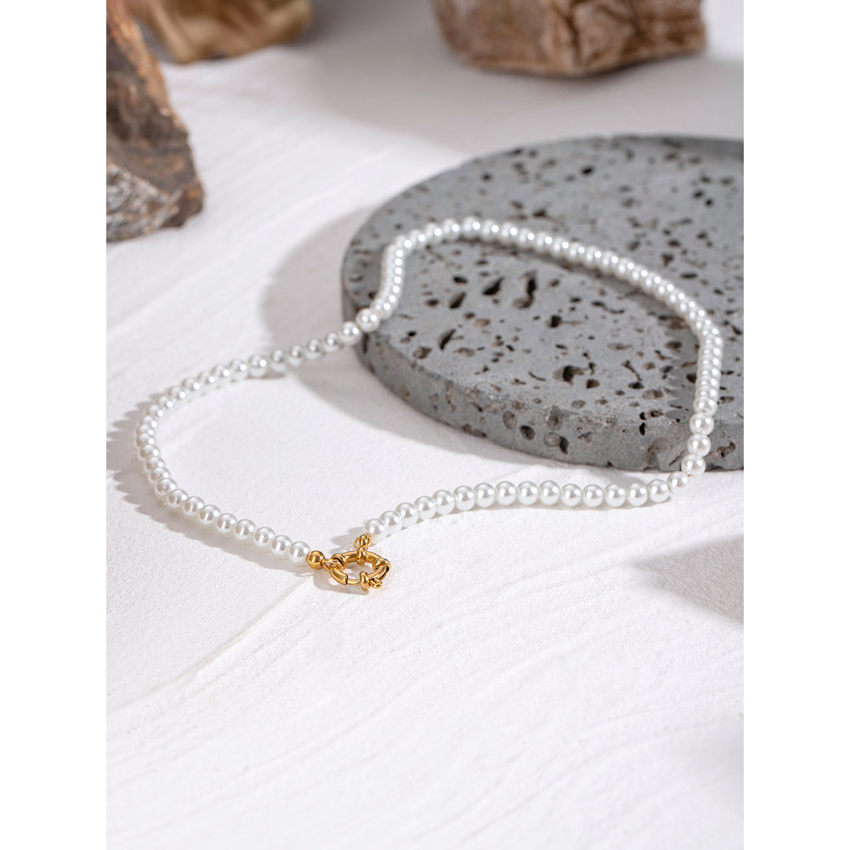 Noir Band : Timeless pearl necklace