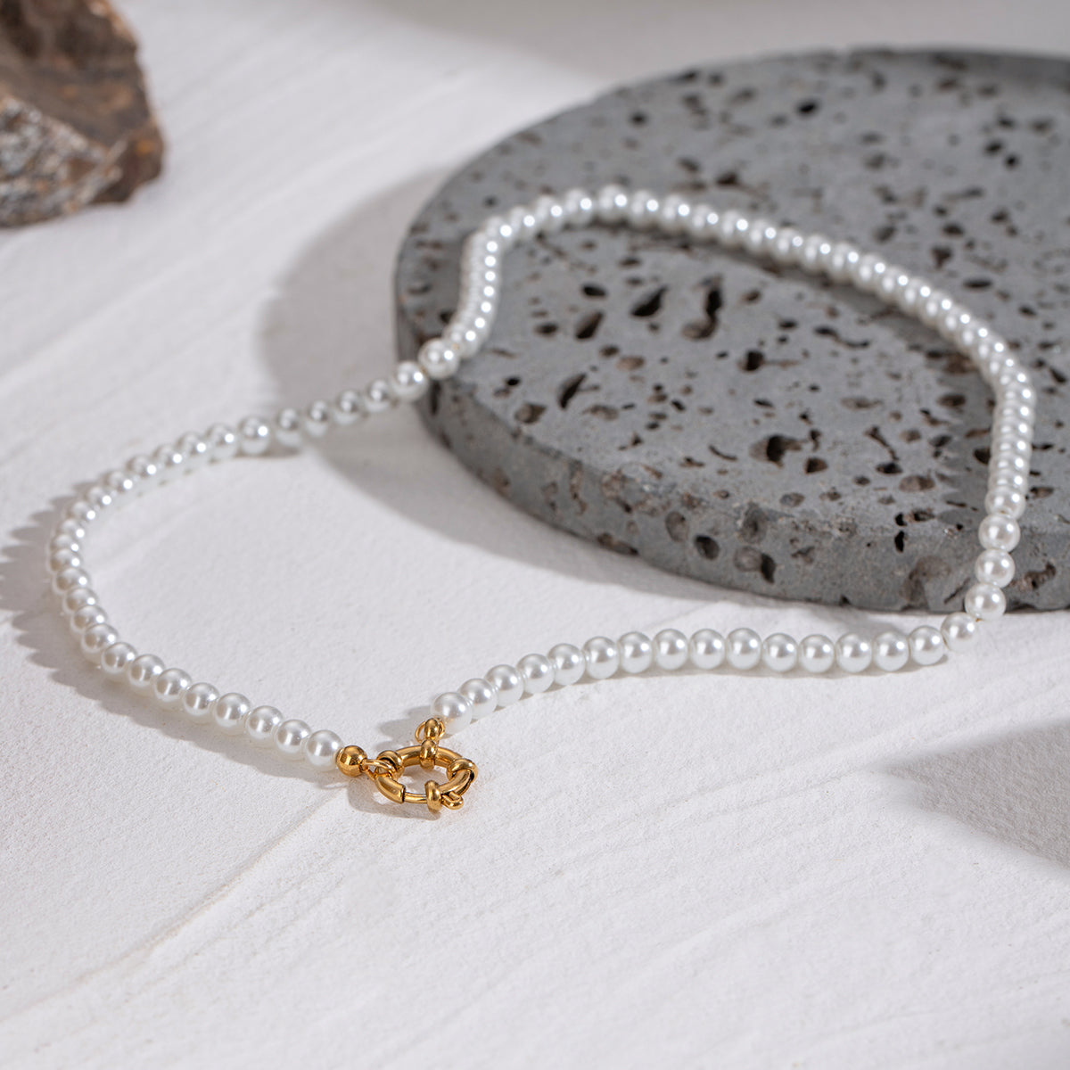 Noir Band : Timeless pearl necklace