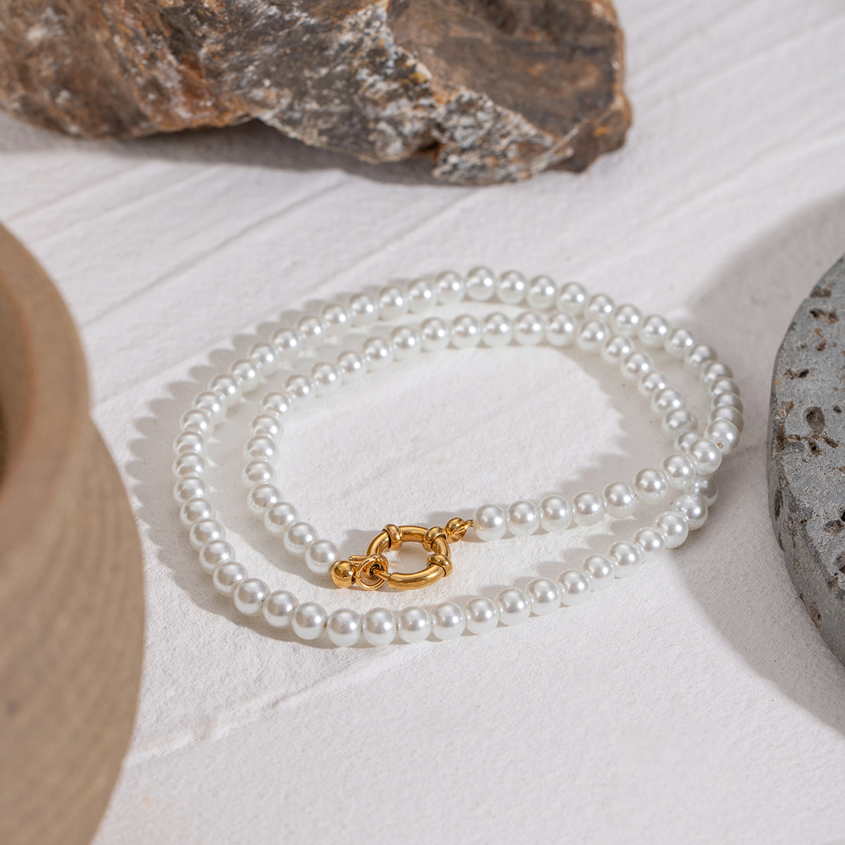 Noir Band : Timeless pearl necklace