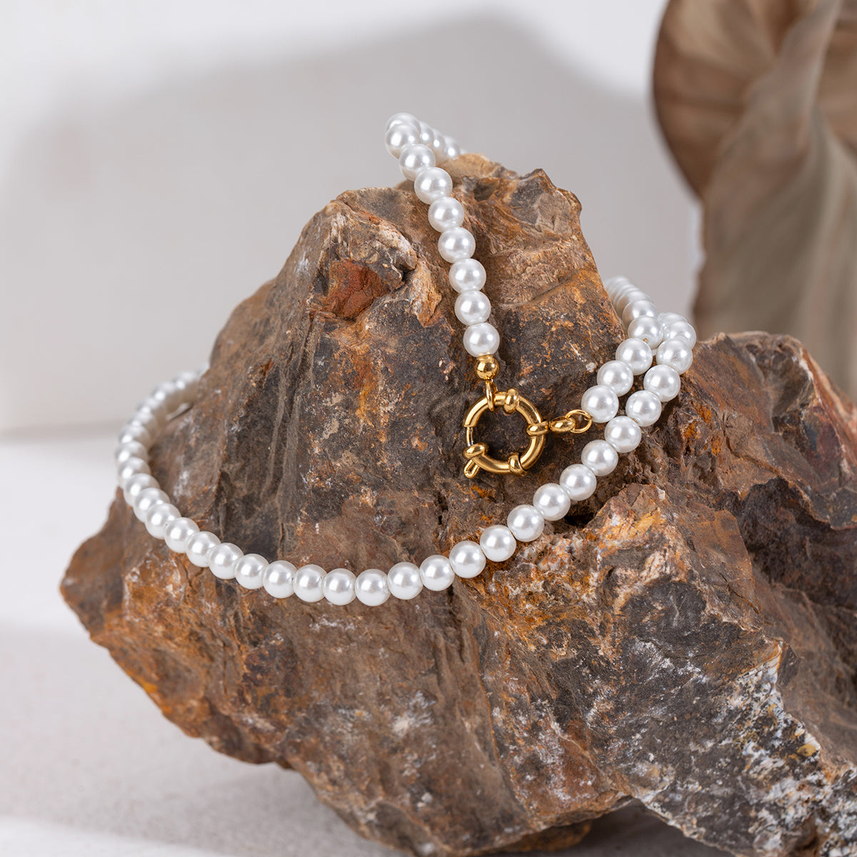 Noir Band : Timeless pearl necklace