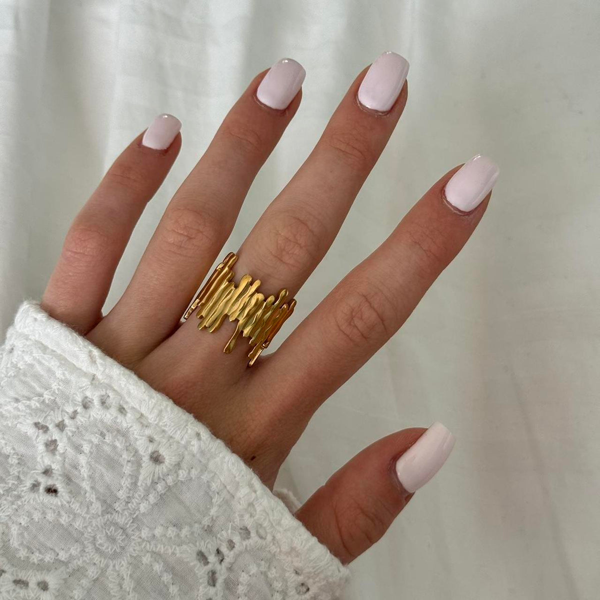 Neelam kothari - Hermosa Ring
